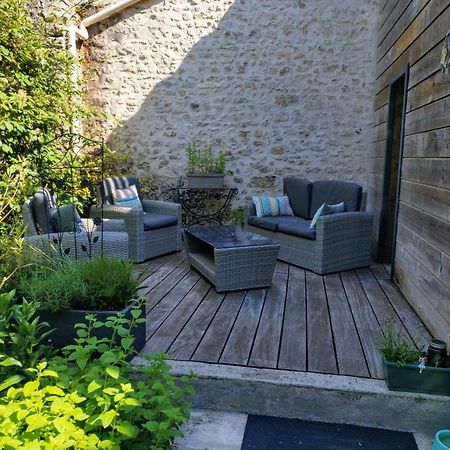 Bed and Breakfast La Loge Des Fees Latille Экстерьер фото