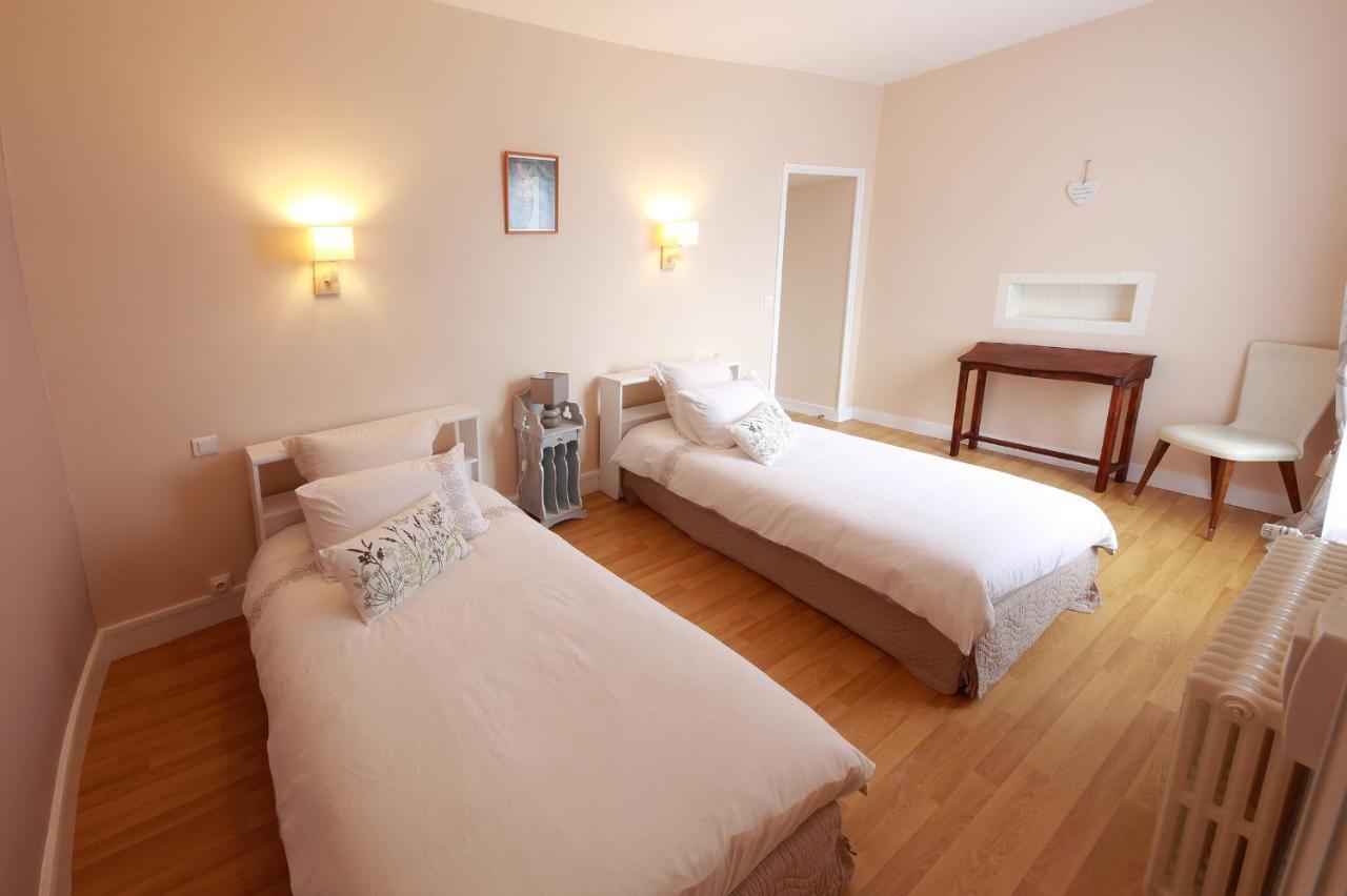 Bed and Breakfast La Loge Des Fees Latille Экстерьер фото