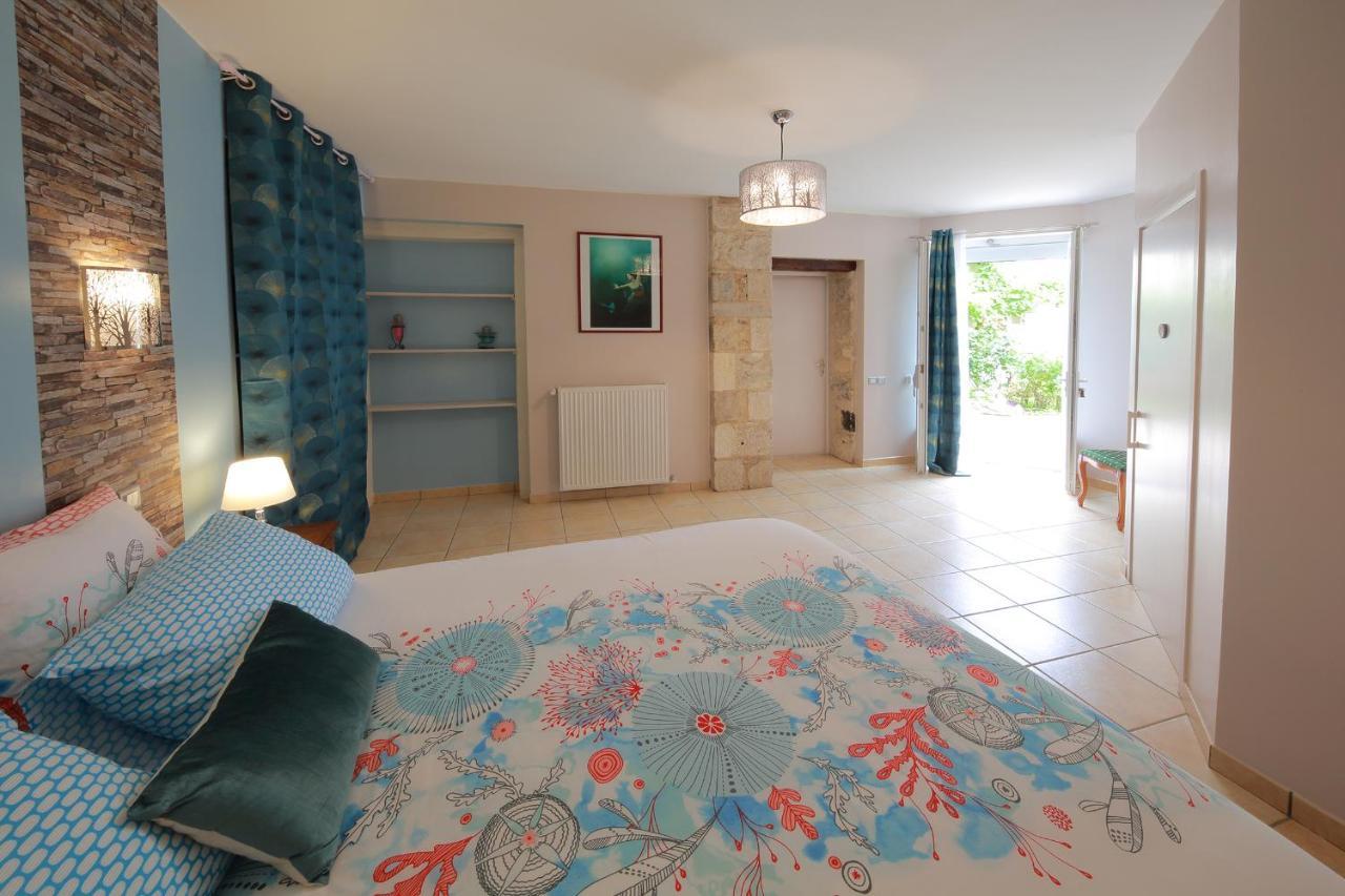 Bed and Breakfast La Loge Des Fees Latille Экстерьер фото