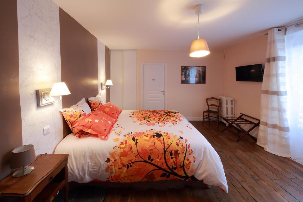Bed and Breakfast La Loge Des Fees Latille Экстерьер фото