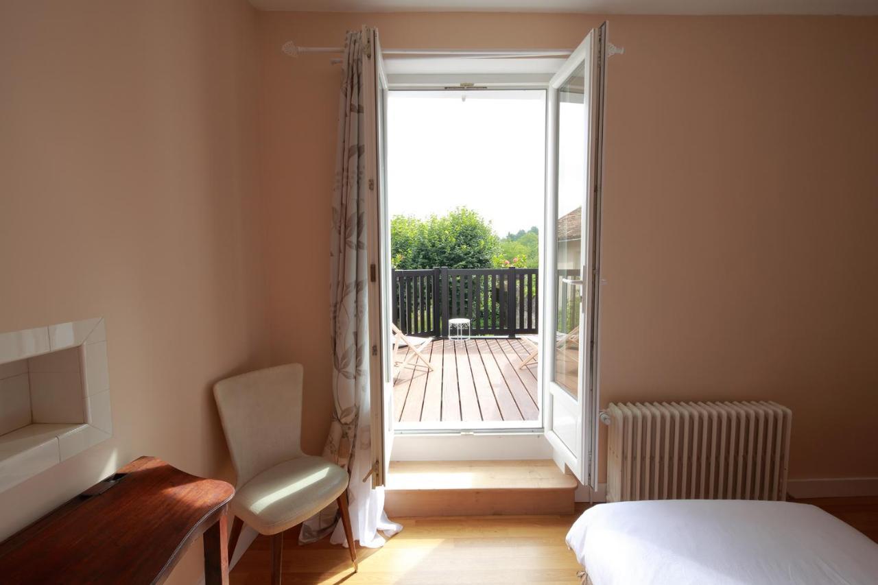 Bed and Breakfast La Loge Des Fees Latille Экстерьер фото