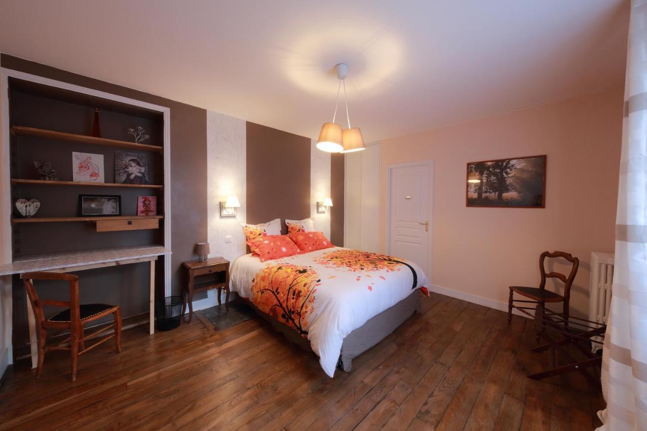 Bed and Breakfast La Loge Des Fees Latille Экстерьер фото